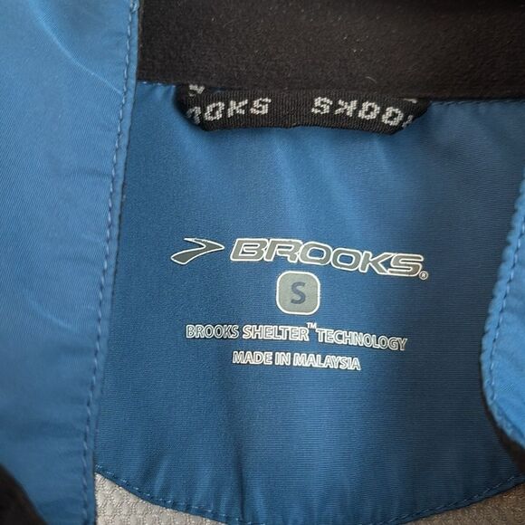 Brooks Women’s windbreaker lightweight running jacket performance wear small EUC - Picture 8 of 11